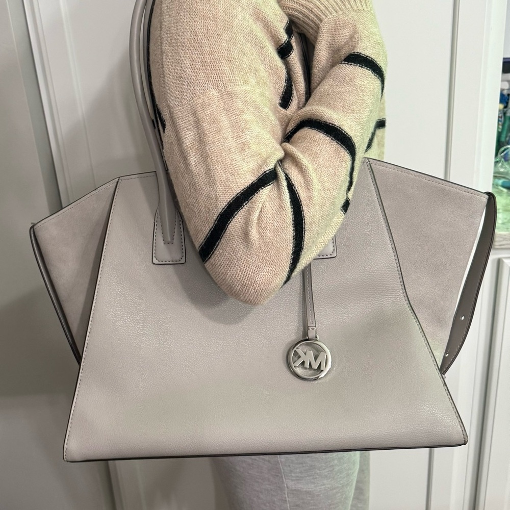XL Avril tote bag Micheal kors pearl gray